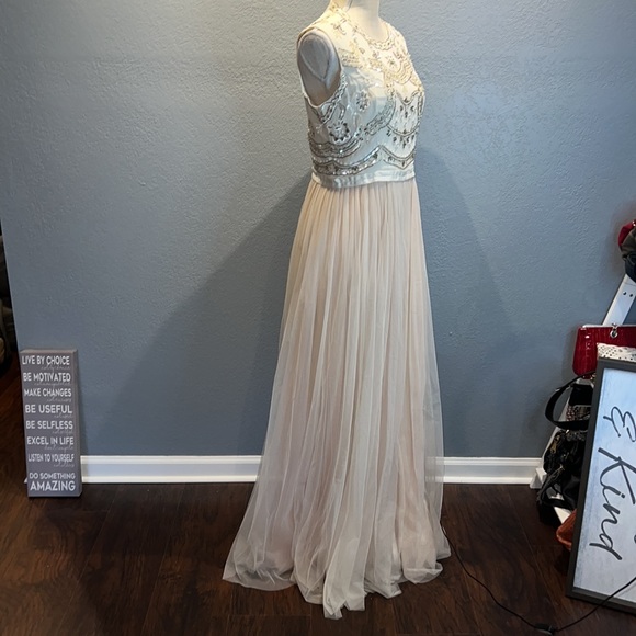 Needle & Thread Embellished By Hand Formal Gown - Size 10 - Picture 10 of 16